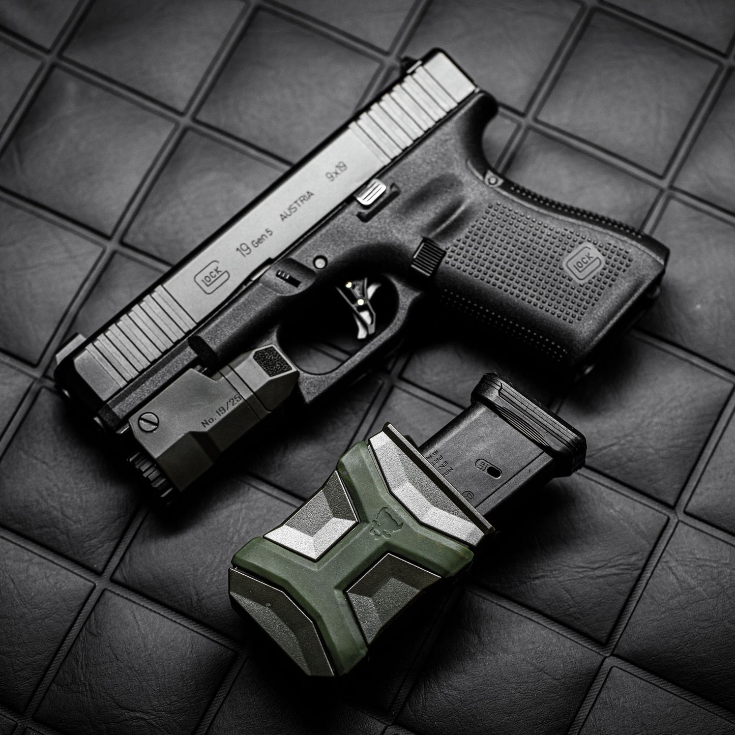 UNIVERSAL MAG CARRIER